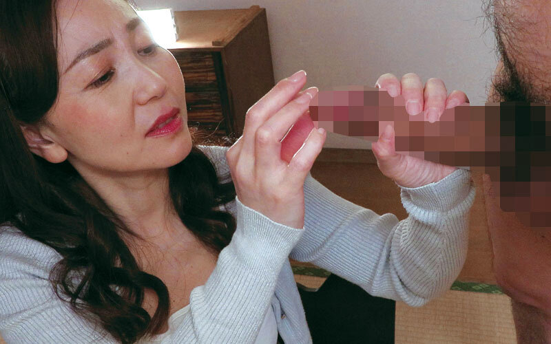 「祈山愛・美ノ辺さやか・栗山さつき|熟女がセンズリ鑑賞から興奮してフェラ・騎乗位で中出しする濃厚プレイ」のサンプル画像7枚目