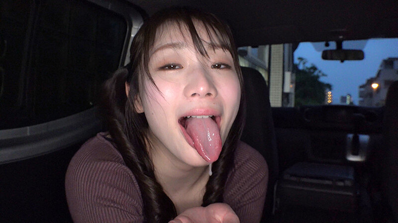 「【素人】スレンダー美女の車内フェラがエロすぎる!羞恥プレイで興奮する過激映像」のサンプル画像10枚目