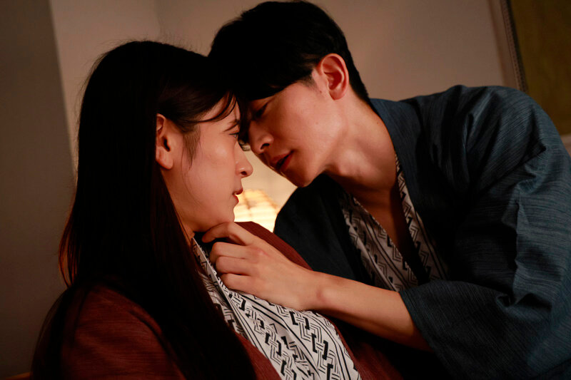 「藤井レイラの巨乳が揺れるカップル密着シーン｜話題作『サシカエ。』完全レビュー」のサンプル画像5枚目