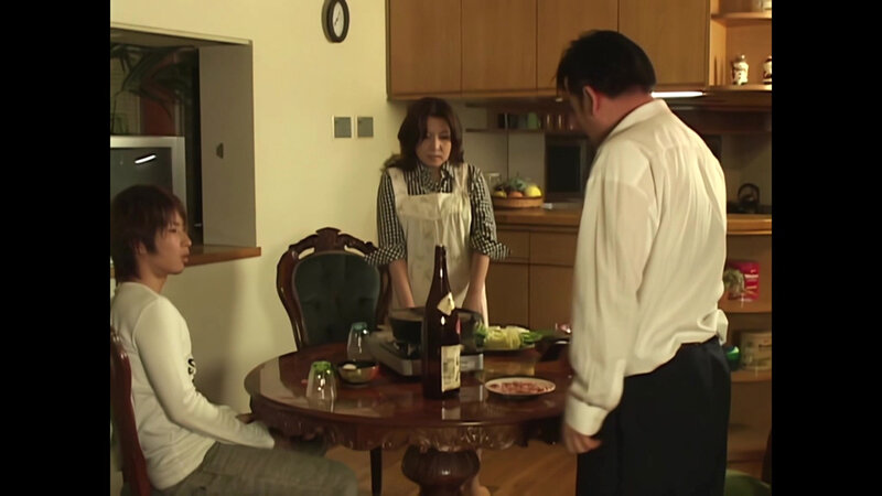 「水原亜紀が魅せる熟女の艶美|禁断の近親相姦と放尿プレイで興奮必至のAIリマスター作品」のサンプル画像2枚目