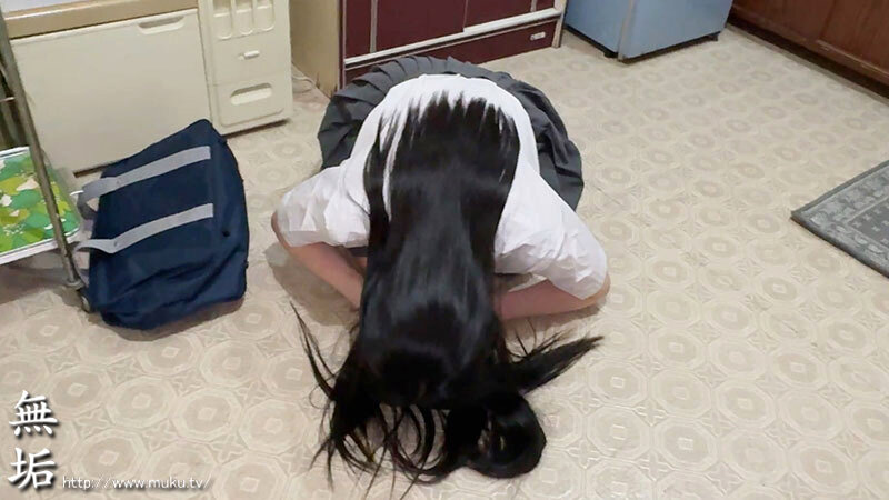 「白百合みなみ 美少女クラスメイトの弱みを握り3P中出し!美乳女子を堕とす背徳プレイ」のサンプル画像2枚目