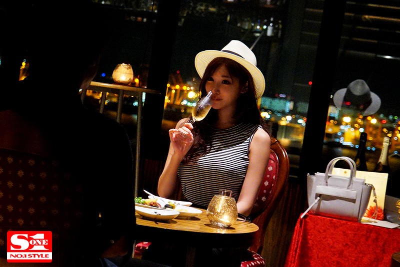 「明日花キララの盗撮ドキュメント|巨乳セクシー女優がナンパ師に口説かれる衝撃映像」のサンプル画像4枚目