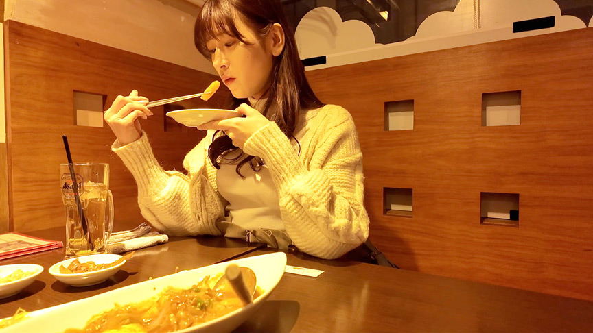 「素人ギャル れいらの過激プレイ動画｜プカプカシリーズで魅せる大胆パフォーマンス」のサンプル画像1枚目