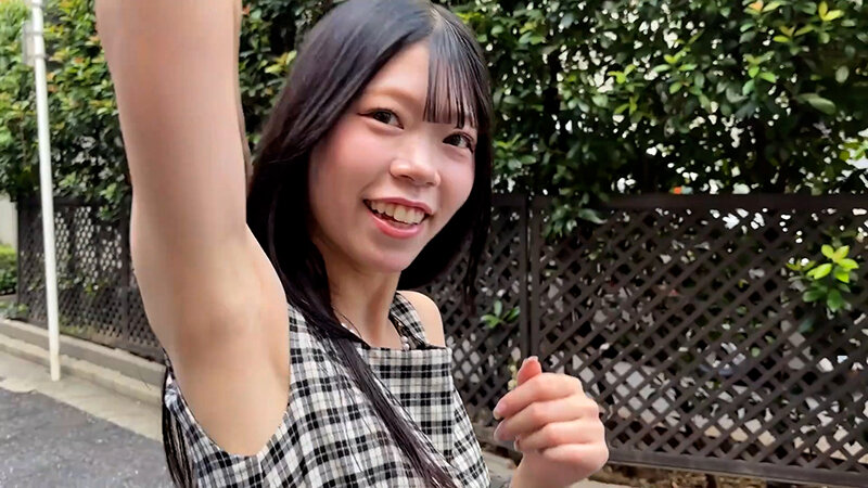 「【素人ナンパ】黒髪お姉さんギャルかなちゃんがM男の大胆リクエストに応える街角交渉動画」のサンプル画像2枚目