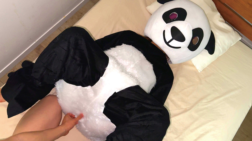 「【素人キャスト】着ぐるみの中の人と秘密の撮影会!遊園地で働く可愛い女性4名の赤裸々インタビュー」のサンプル画像2枚目