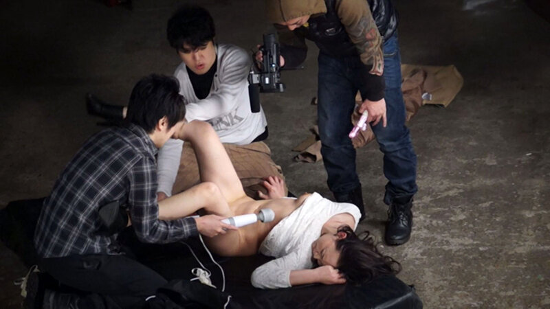 「【熟女】廃屋で汚された夜｜美熟女が辱めに耐えながらアクメ・オーガズムに達する背徳映像」のサムネイル