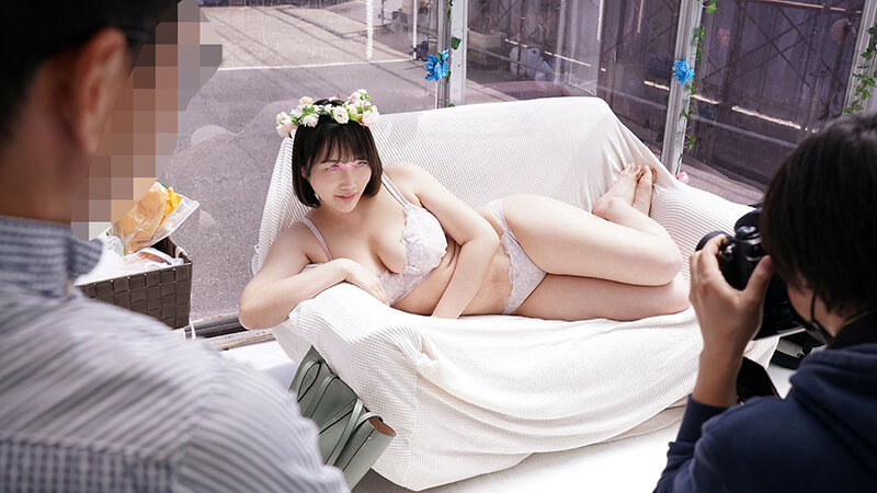 「【素人人妻】巨乳の清楚妻がNTR企画で寝取られ中出し!旦那の前で感じまくる衝撃映像」のサンプル画像2枚目