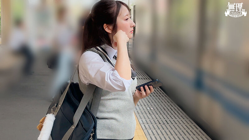 「【名前不明】巨尻女子校生と競泳水着で3P中出し!スクール水着姿の美少女と複数プレイ」のサンプル画像3枚目