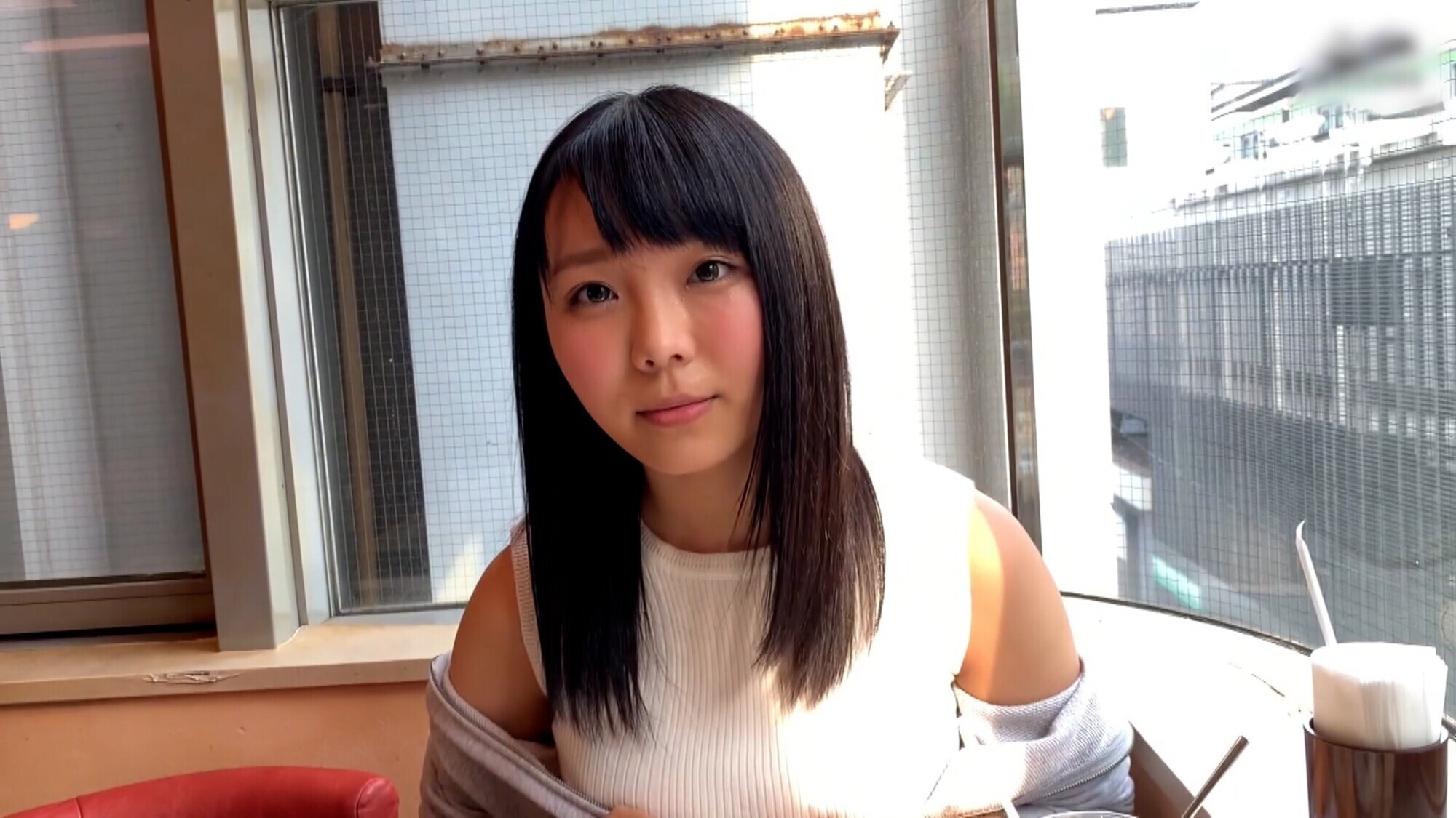 「愛嬌のある笑顔が性格の良さを物語る若さ溢れる乙女とマッチアプリでラブホにイン！個撮テイでナシクズシ的な嵌め撮りSEX！」のサムネイル