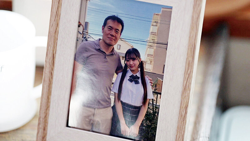 「花守夏歩が巨乳女子校生役で禁断の近親相姦中出しプレイを披露する衝撃作」のサンプル画像3枚目