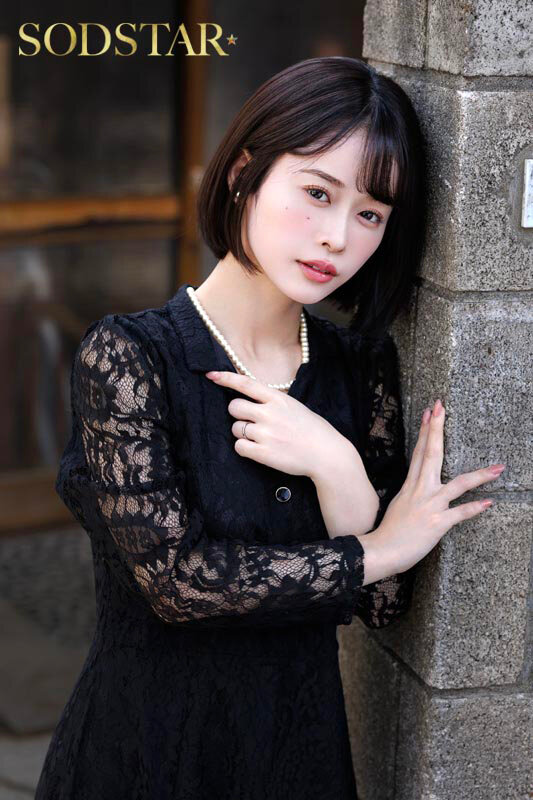 「MINAMO 美人未亡人が配達員に弱みを握られ濃厚キス・接吻から中出しまで堕ちていく姿」のサンプル画像2枚目