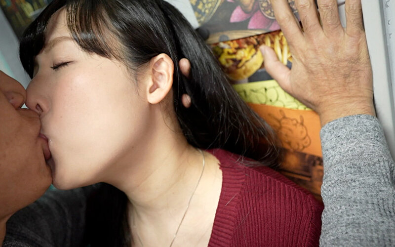 「【横山夏希】美人料理教室講師の巨乳熟女人妻が素人男性を虜にする濃厚中出しセックス」のサムネイル