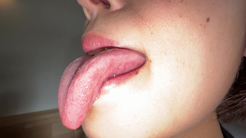 「【玉城夏帆】素人お姉さんをナンパ！舌ブラシで汚舌苔採取する個人撮影動画」のサンプル画像4枚目