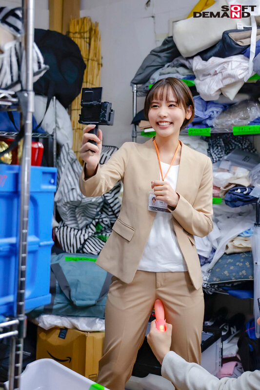 「柴崎はるがディルドと電マで絶頂！スレンダー美女がアダルトグッズ検証で何度もイク姿」のサンプル画像2枚目