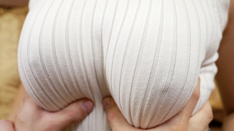 「【熟女・人妻】巨乳ノーブラニットで乳首ポッチン!隣の爆乳奥さん33人の密着誘惑8時間」のサンプル画像15枚目