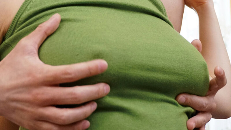 「【熟女・人妻】巨乳ノーブラニットで乳首ポッチン!隣の爆乳奥さん33人の密着誘惑8時間」のサンプル画像6枚目