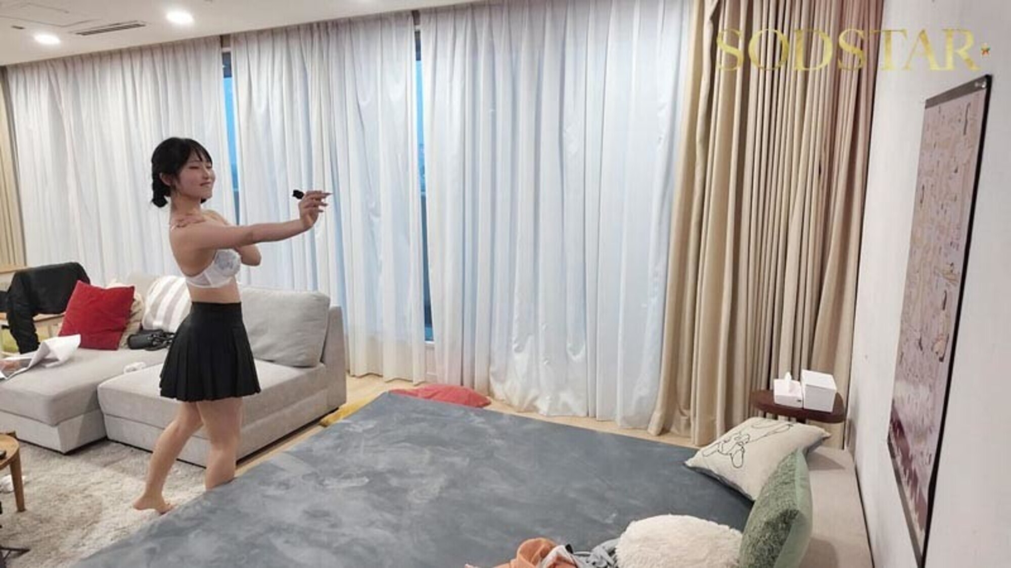 「新川空と初対面のイケメン男を2人きりの部屋に置いてきた ヤリたくなったらいつでもOK！赤面イチャイチャセックスを24時間モニタリング 新川空」のサンプル画像7枚目