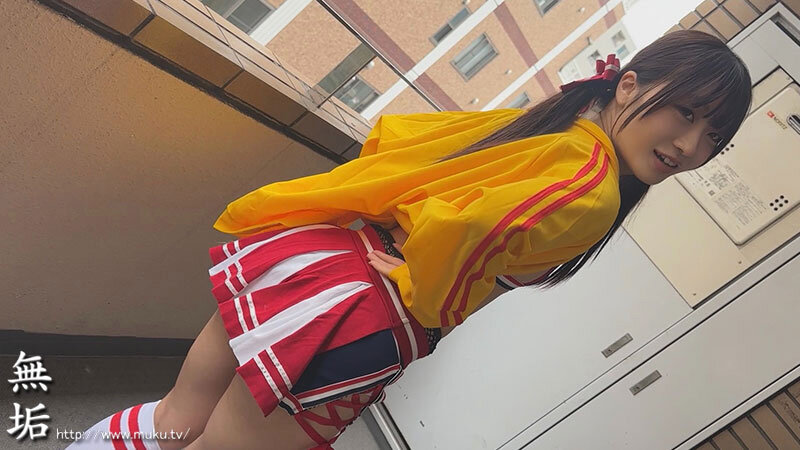 「【素人カップル】汗だく運動部美少女と放尿お漏らし中出しSEX!部活帰り即ハメBEST」のサンプル画像2枚目