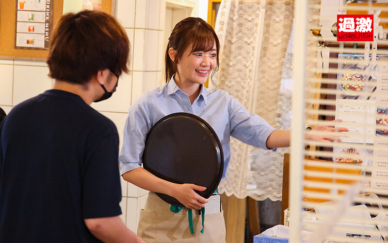 「女子校生ウェイトレスが店内で羞恥の3P体験！顔射で絶頂する言いなりカフェ娘の秘密バイト」のサムネイル