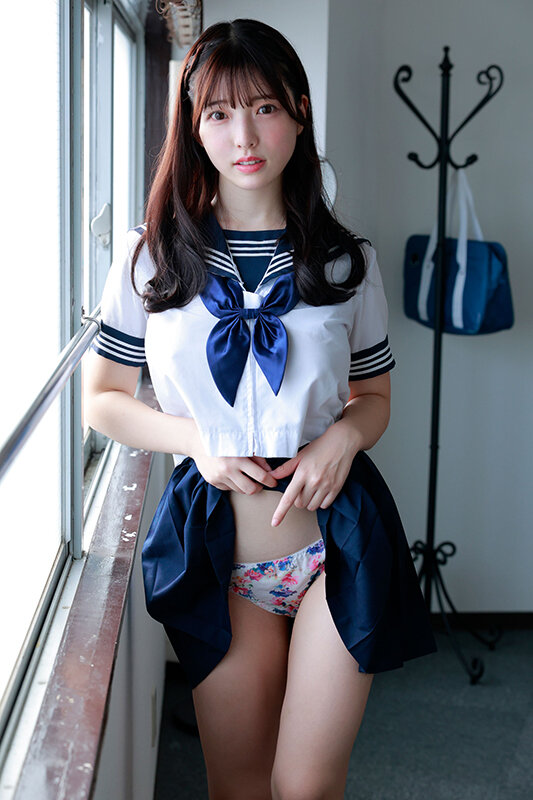 「彩月七緒の美少女グラビア映像|巨乳アイドルのセクシーショット満載【Best naked 03】」のサンプル画像8枚目