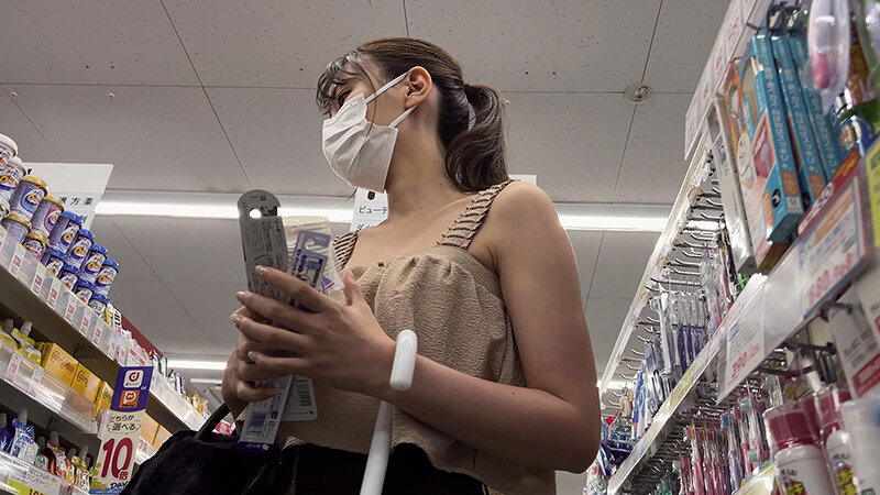 「【素人】巨乳美女を狙った盗撮映像から中出しまで収録した追跡ドキュメント4名分」のサンプル画像9枚目