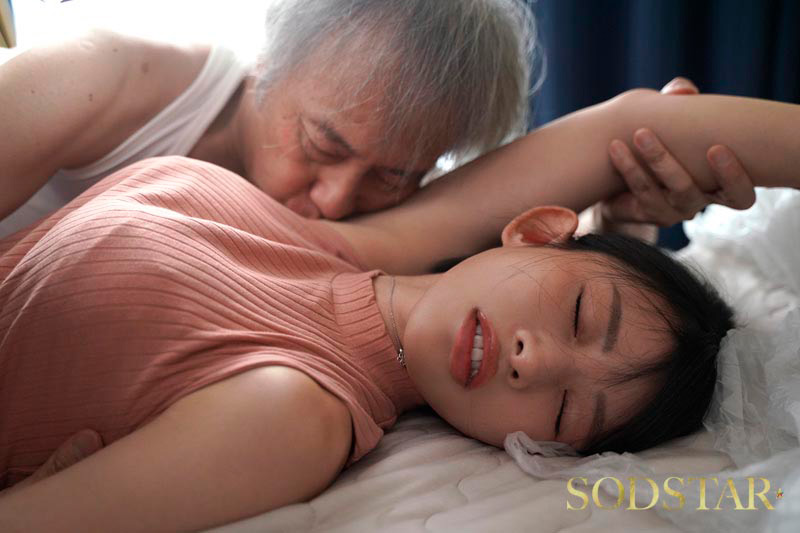 「新婚1年目の人妻が絶倫キモ親父に逆恨みされて…監●中出し 宮島めい」のサムネイル