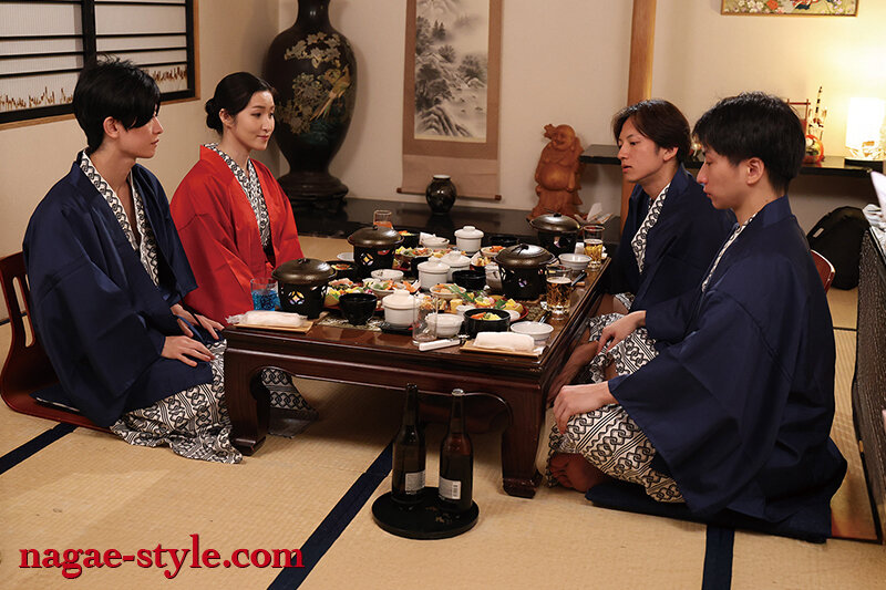 「あずま鈴が魅せる熟女お母さんの3P・4P!家族旅行で起きた禁断の複数プレイ体験」のサンプル画像7枚目