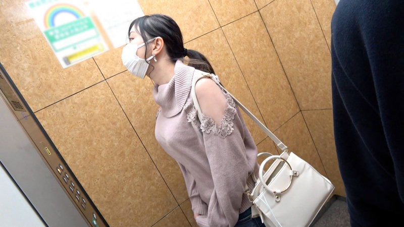 「【素人美少女】美乳お姉さんとハメ撮り体験！フェラから中出しまで濃厚プレイ完全収録」のサムネイル