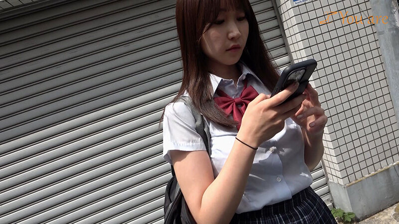「依本しおり 巨乳女子校生に中出しハメ撮り！生意気美少女をとことん責める濃密セックス」のサムネイル