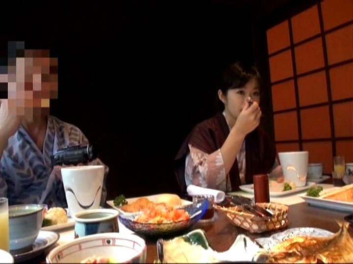 「【人妻不倫】欲求不満な主婦が温泉旅行で乱交プレイに溺れる背徳の人妻ドラマ」のサンプル画像17枚目