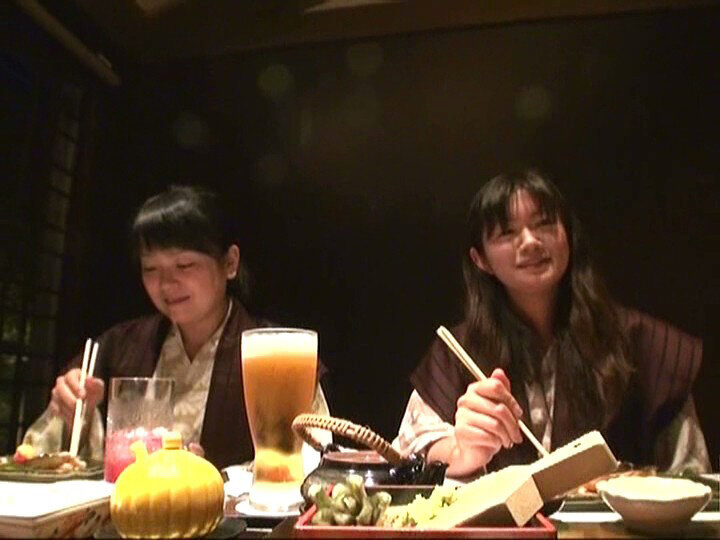 「【人妻不倫】欲求不満な主婦が温泉旅行で乱交プレイに溺れる背徳の人妻ドラマ」のサンプル画像9枚目