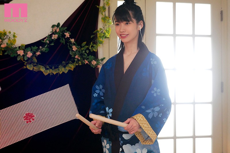 「琴音華のAVデビュー作で3P・顔射に挑戦!スレンダー美少女の初々しい姿が話題」のサンプル画像2枚目