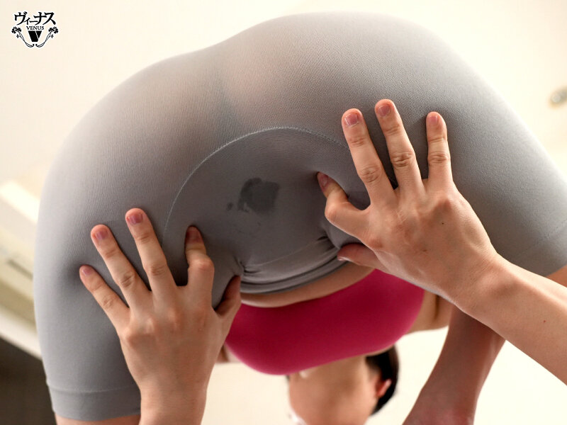 「【東ふうか】美尻熟女人妻が騎乗位で中出し!体型維持トレーニング中に我慢できず尻フェチ必見の展開」のサンプル画像5枚目