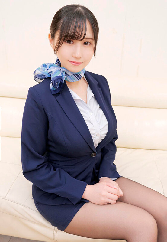 「【素人CA】黒パンスト美脚スチュワーデスをナンパ！制服のまま脚フェチプレイで中出し」のサンプル画像2枚目