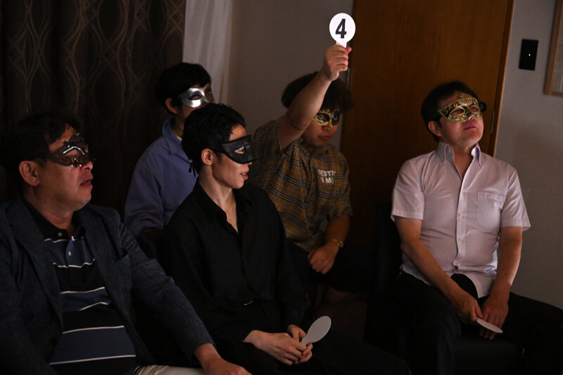 「森沢かな(飯岡かなこ)巨乳人妻が3P乱交で中出しアクメ!禁断の再就職ドラマ」のサンプル画像10枚目