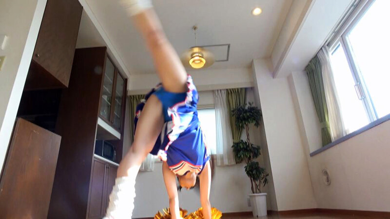 「青山まりこのブルマ姿でダンス&拘束プレイ!体操着チアリーダーが魅せる軟体パフォーマンス」のサンプル画像16枚目