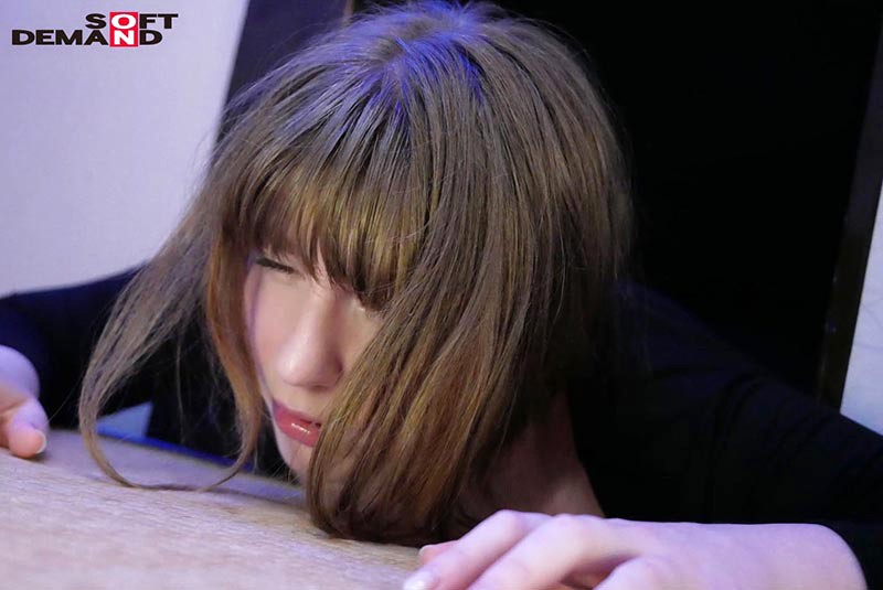 「白人女優ジューン・ラブジョイが魅せる異物挿入&放尿プレイ|事故物件で繰り広げる禁断の情事」のサンプル画像12枚目