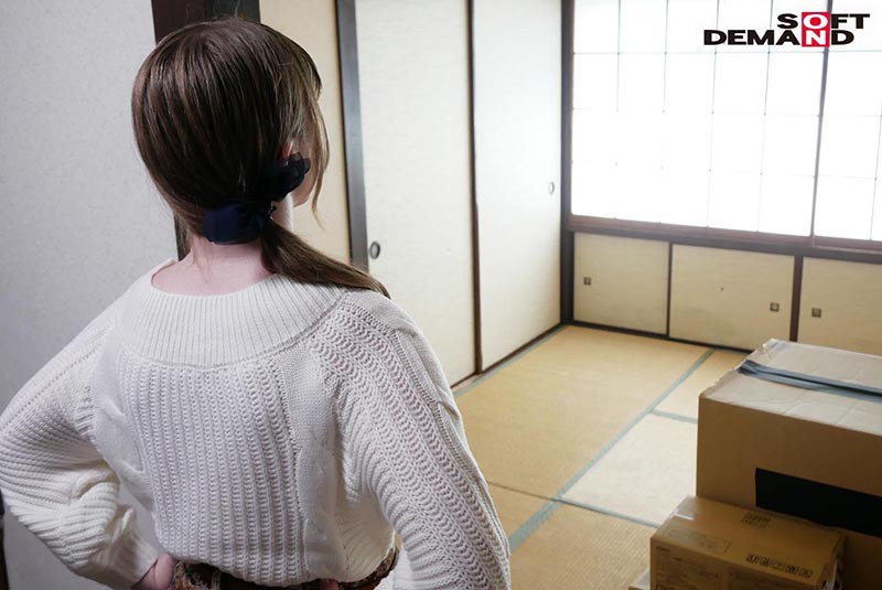 「白人女優ジューン・ラブジョイが魅せる異物挿入&放尿プレイ|事故物件で繰り広げる禁断の情事」のサンプル画像5枚目