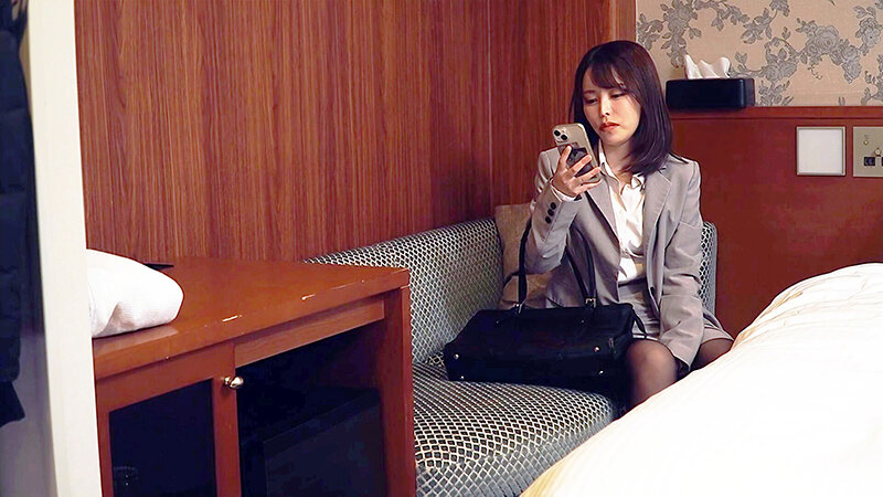 「【素人盗撮】ビジネスホテルで美乳巨乳OLの秘密のオナニーを隠し撮り流出映像#8」のサンプル画像4枚目
