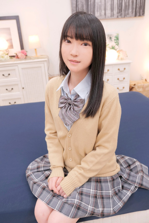 「伊織ひなの 制服女子が黒ストッキングで我慢チャレンジ！ご褒美は激しいピストンで絶頂」のサムネイル