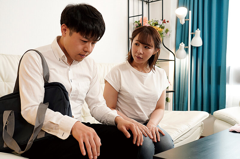 「成宮いろは 巨乳熟女お母さんが息子を誘惑する痴女プレイで中出し懇願する淫らな関係」のサンプル画像3枚目