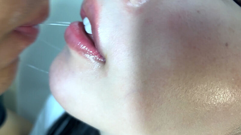 「【素人お姉さん】まいなちゃんがM男に濃厚キス・接吻!ナンパで出会った美女の甘いキステクニック」のサンプル画像11枚目