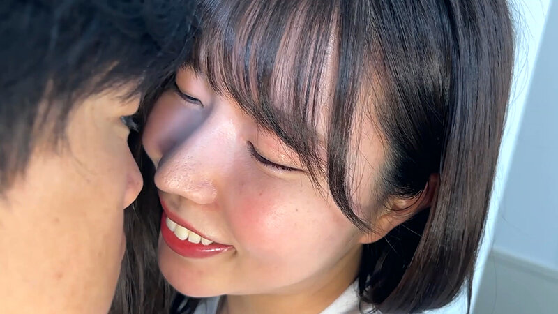 「【素人お姉さん】まいなちゃんがM男に濃厚キス・接吻!ナンパで出会った美女の甘いキステクニック」のサンプル画像2枚目
