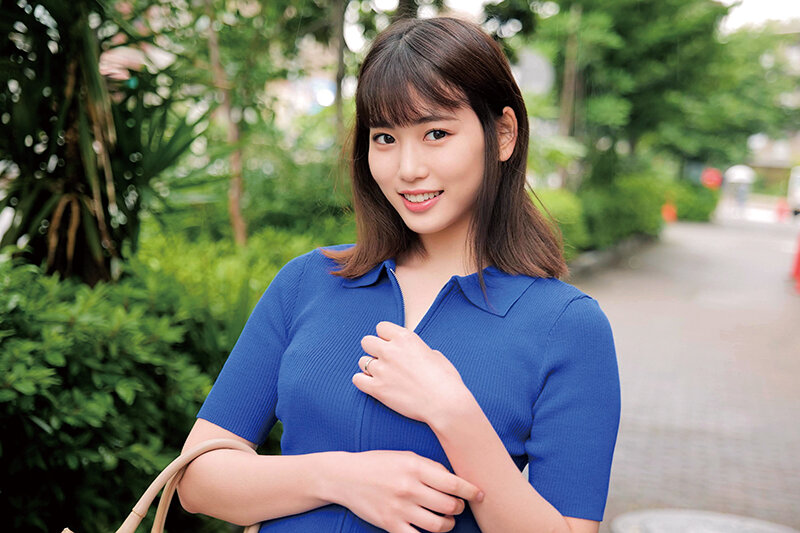 「【素人人妻】巨乳奥様が童貞君に騎乗位で筆おろし中出し!混浴ナンパで発情した美乳妻の極楽体験」のサンプル画像2枚目