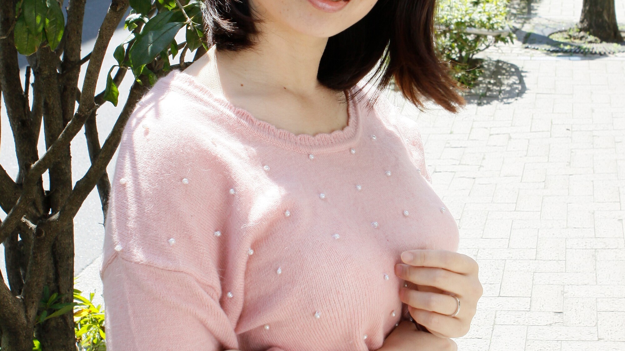 「無自覚な着衣巨乳がターゲット！ムチムチの食べ頃ボディ！ 笑顔が素敵な癒し系！ 緩すぎる豊満巨乳妻 ナンパ中出し 12人4時間SP 4」のサンプル画像3枚目