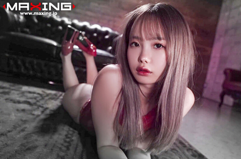 「松本いちかがボンテージ姿で痴女プレイ!スレンダー微乳美女のフェラ&中出し濃厚セックス」のサンプル画像5枚目