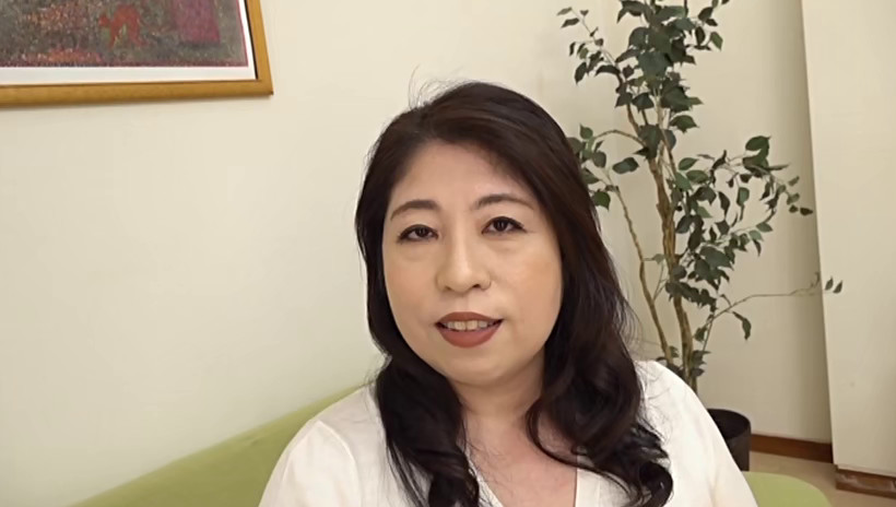 「【熟女】潮吹き女王決定戦！大量噴射で魅せるベテラン女優たちの本気バトル」のサムネイル