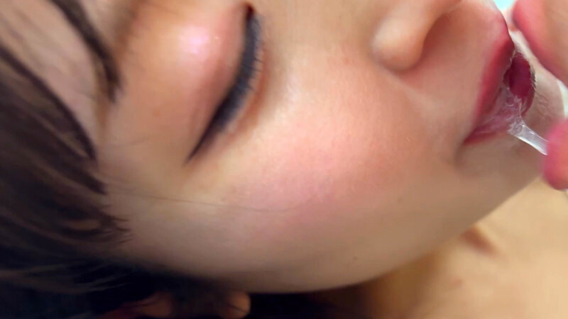 「【素人お姉さん】ももなちゃんの濃厚キス責めでM男が悶絶!甘い吐息とねっとりベロチュー」のサンプル画像15枚目