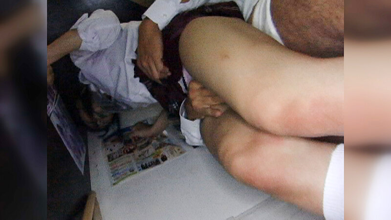 「【素人JK】制服女子校生の足コキ&オナニー!太ももコキで密着プレイする美少女動画」のサンプル画像16枚目