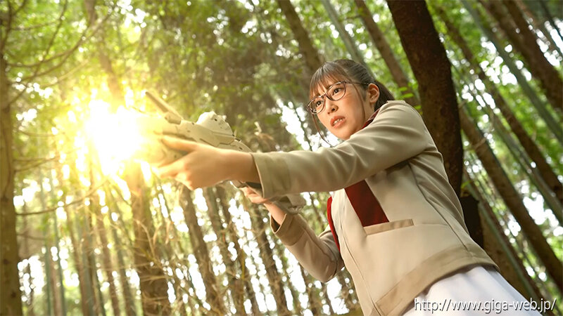 「加賀美さら・藤井レイラが女戦士に！竜神戦隊リュウジンバイオレットで絶体絶命のピンチシーン」のサンプル画像4枚目